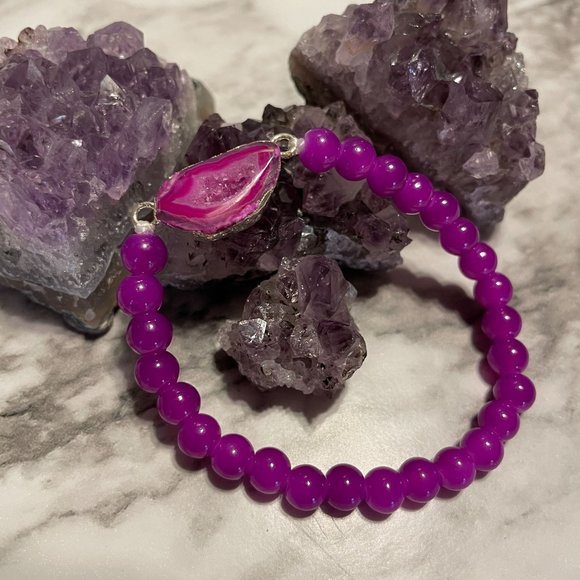 Handmade Druzy Agate Slice Stretch Bracelet Magenta Dyed Agate - Picture 5 of 6